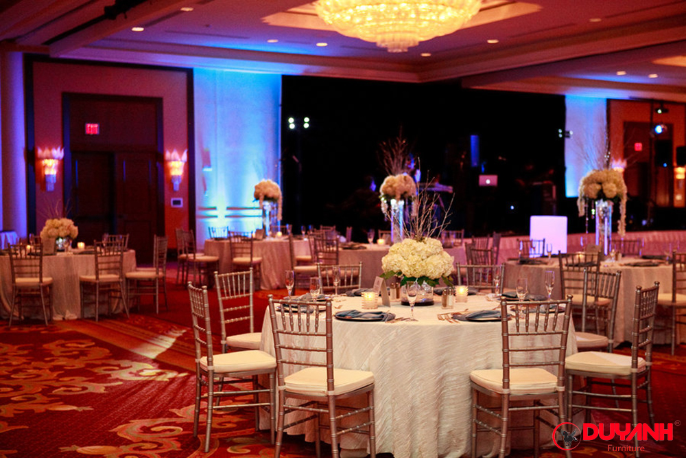 ghế chiavari tiffany nhựa