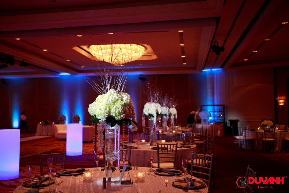 ghế chiavari tiffany nhựa