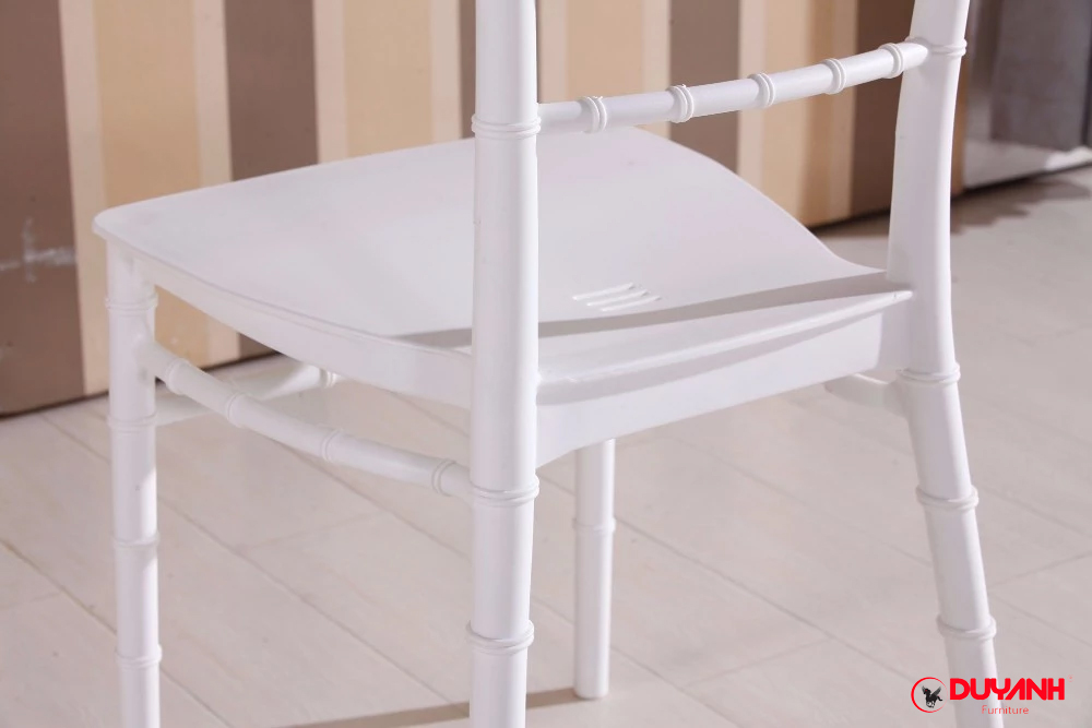 ghế chiavari tiffany nhựa