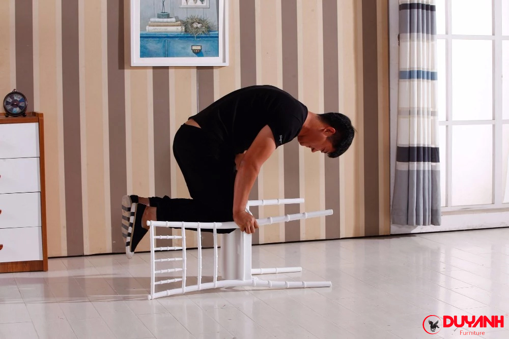 ghế chiavari tiffany nhựa