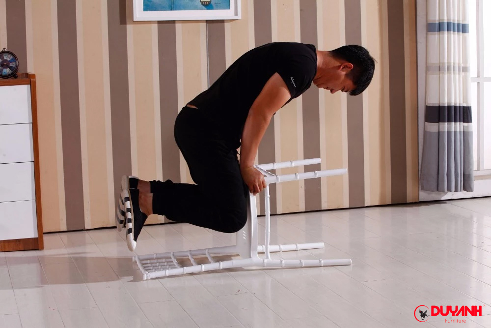 ghế chiavari tiffany nhựa
